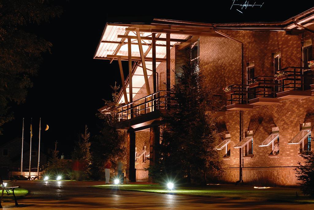 Park-Hotel Butenko Stable Protsev Bagian luar foto
